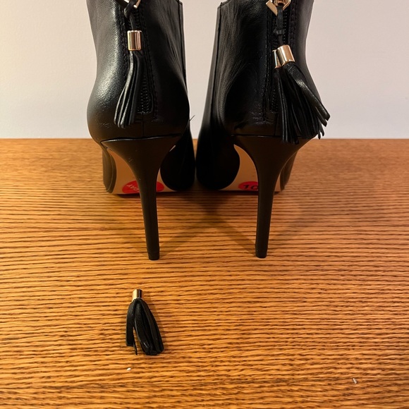 Lord &Taylor 424 Fifth Size 10 Black Bootie - Picture 2 of 12